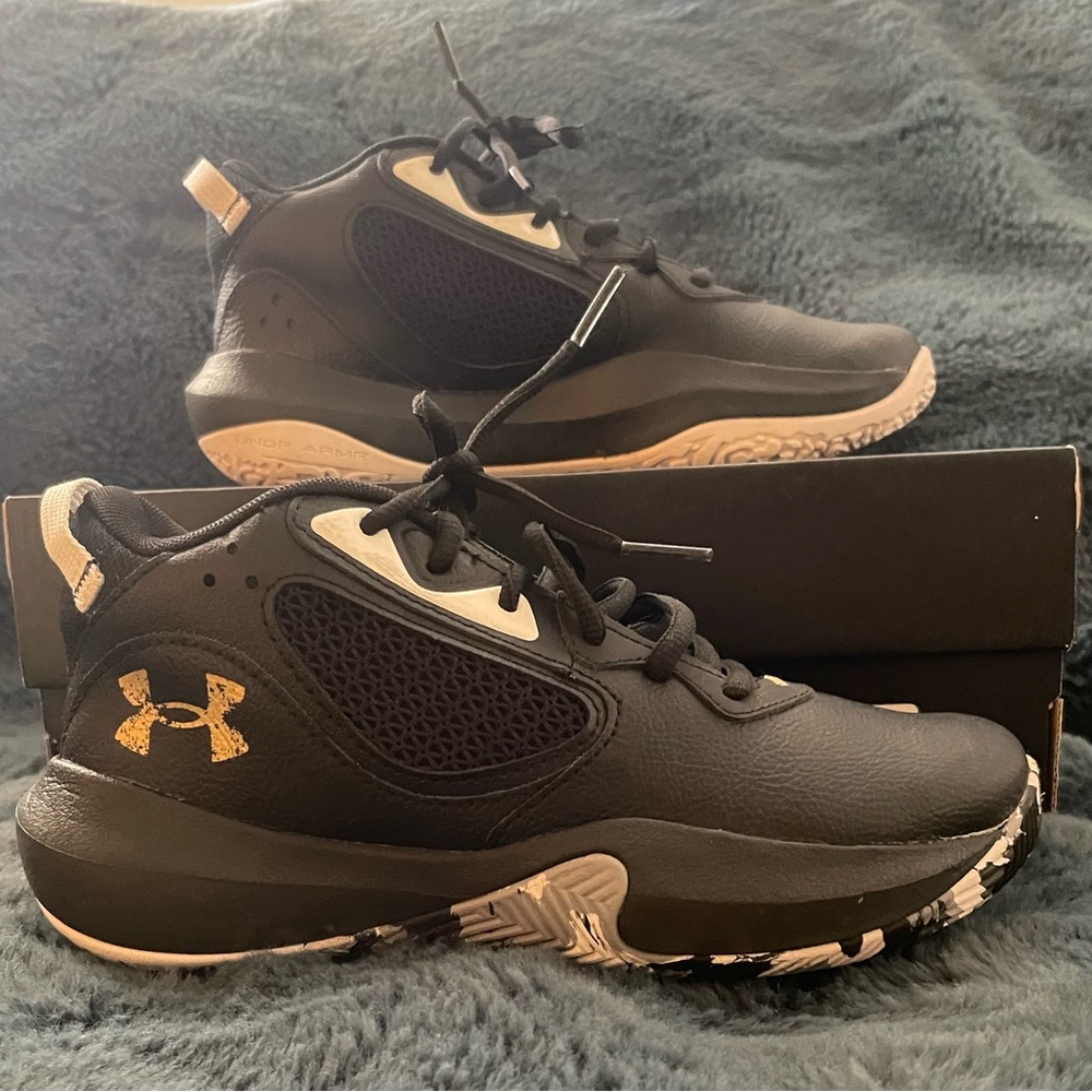 Under Armour Unisex-Child Grade School Lockdown 6 Basketball Shoe